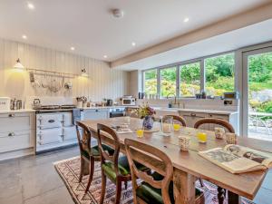 Η κουζίνα ή μικρή κουζίνα στο 4 Bed in Kentmere SZ535