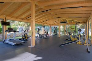 Posilňovňa alebo fitness centrum v ubytovaní Oceanis Beach Hotel