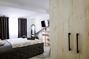 Ένα ή περισσότερα κρεβάτια σε δωμάτιο στο Lola apartman