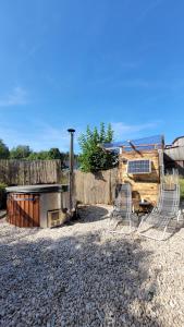 Το κτήριο όπου στεγάζεται  το οργανωμένο κάμπινγκ