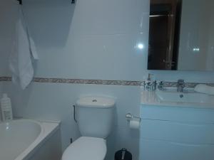 Ένα μπάνιο στο Bonito Apartamento Lua +20 φωτογραφίες