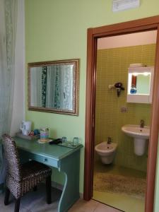 Koupelna v ubytování B&B Uliveto del Gargano