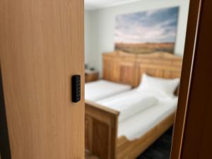 Ένα ή περισσότερα κρεβάτια σε δωμάτιο στο Zimmer8 bei Göcke