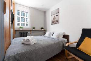 Posteľ alebo postele v izbe v ubytovaní oompH Warsaw Central Apartment