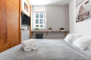 Posteľ alebo postele v izbe v ubytovaní oompH Warsaw Central Apartment