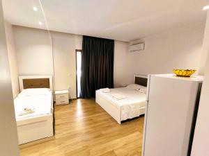 Postel nebo postele na pokoji v ubytování Hola Rooms