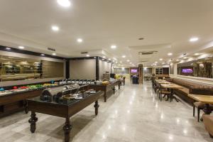 Τραπέζι μπιλιάρδου στο Antroyal Hotel
