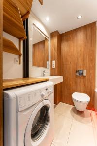Kúpeľňa v ubytovaní oompH Warsaw Central Apartment + 37 fotografií