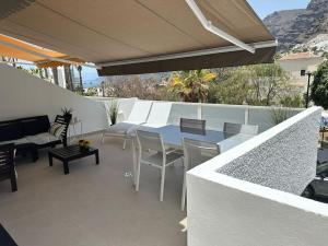Üldine mäevaade või majutusasutusest New renovated appartment with beautiful view on cliffs and sea pildistatud vaade