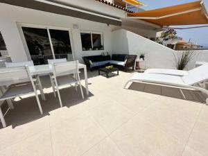 Rõdu või terrass majutusasutuses New renovated appartment with beautiful view on cliffs and sea