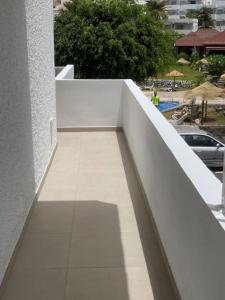 Foto Puerto de Santiagos asuva majutusasutuse New renovated appartment with beautiful view on cliffs and sea galeriist