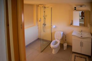 Koupelna v ubytování il Melograno Studios Pefkos Lindos + 28 fotografií