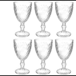a set of glass wine glasses isolated on a white background at Lar oliveiras, próximo cento, 500 metros de clube pinheiros in Pato Branco