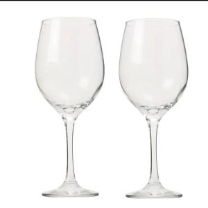 two empty wine glasses isolated on a white background at Lar oliveiras, próximo cento, 500 metros de clube pinheiros in Pato Branco
