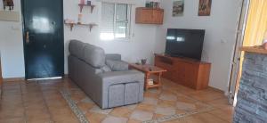 Fotografia z galérie ubytovania Casa con jardín privado cerca de la playa, para descansar y relajarse v destinácii Chipiona