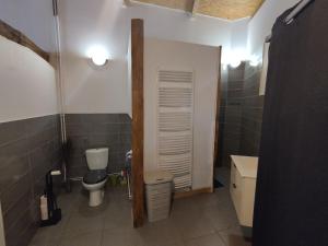 Kúpeľňa v ubytovaní La Cordonnerie de Las Places
