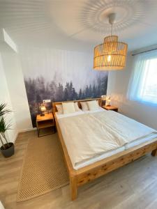 a bedroom with a bed and a painting on the wall at Ferienwohnung Auszeit in Freiamt