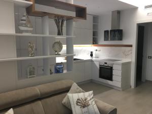 a living room with a couch and a kitchen at Casa Regina in Civitanova Marche