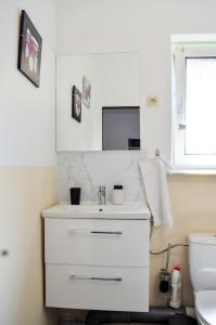 Koupelna v ubytování Logement Gare + 12 fotografií