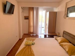 Ένα ή περισσότερα κρεβάτια σε δωμάτιο στο Romantica Apartments