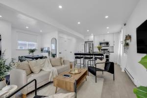 Η κουζίνα ή μικρή κουζίνα στο Modern 2BR Apt Near Downtown Ottawa FREE PARKING