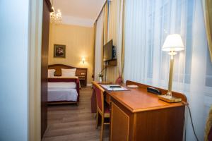 Postel nebo postele na pokoji v ubytování Pension Opera Suites I Self Check In