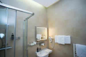 Koupelna v ubytování Pension Opera Suites I Self Check In
