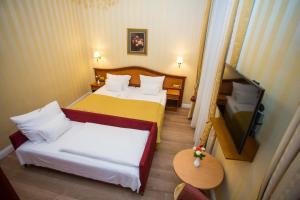 Postel nebo postele na pokoji v ubytování Pension Opera Suites I Self Check In