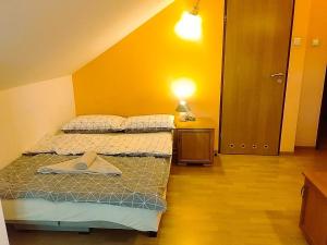 Łóżko lub łóżka w pokoju w obiekcie Zajazd u Hermanów