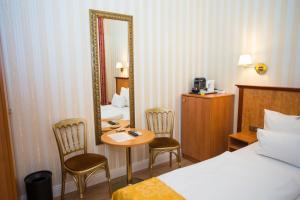 Postel nebo postele na pokoji v ubytování Pension Opera Suites I Self Check In