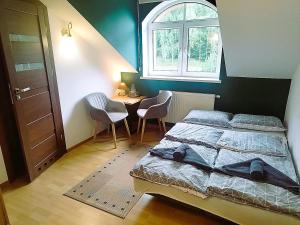 Łóżko lub łóżka w pokoju w obiekcie Zajazd u Hermanów