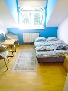 Łóżko lub łóżka w pokoju w obiekcie Zajazd u Hermanów