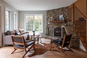 a living room with a couch and a fireplace at Eko Eau Bonheur in Saint Adolphe D'Howard