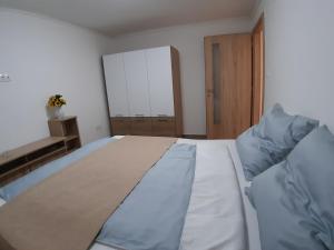 Posteľ alebo postele v izbe v ubytovaní Apartman Veiger 3