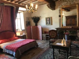 Postel nebo postele na pokoji v ubytování Hôtel Tanquerey de La Rochaisière