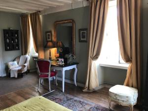 Posezení v ubytování Hôtel Tanquerey de La Rochaisière
