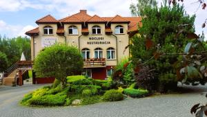 Budynek, w którym mieści się hotel