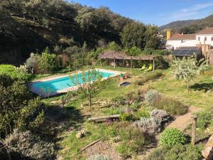 Basen w obiekcie Hotel Posada San Marcos, Alájar lub w pobliżu