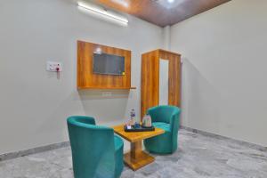 Sjónvarps- og/eða afþreyingartæki á Hotel Ramayan Suites Ayodhya Free Pickup From Ayodhya Railway Station ಉಚಿತ ಪಿಕಪ್ ,ఉచిత పికప్ ,இலவச,பிக்அப்