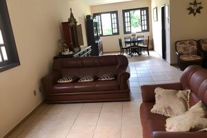 Ruang duduk di Sitio com Piscina AQUECIDa e 5 quartos c/ suíte!