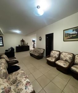Ruang duduk di Sitio com Piscina AQUECIDa e 5 quartos c/ suíte!