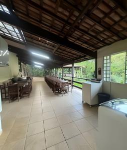 Ruang duduk di Sitio com Piscina AQUECIDa e 5 quartos c/ suíte!