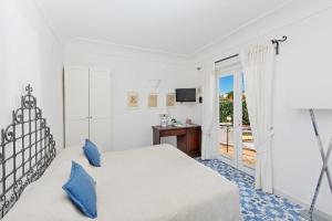 A bed or beds in a room at Il Giardino dell'Arte