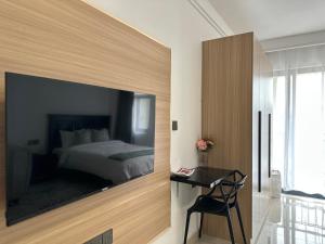 TV a/nebo společenská místnost v ubytování Executive studio- Limuru Road Ruaka