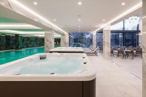 Bassein majutusasutuses Tavel Hotel & SPA või selle lähedal