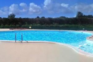 a large swimming pool with blue water at La Parenthèse in Pornic