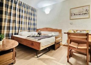 Posteľ alebo postele v izbe v ubytovaní Résidence Hameau Du Borsat - Studio pour 4 Personnes 06