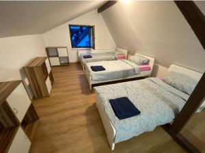 an overhead view of a room with three beds at Großzügiges Apartment am Rhein in Koblenz-Neuendorf in Koblenz
