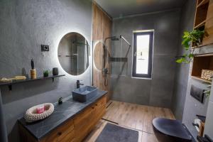 Koupelna v ubytování AcAsA + 11 fotografií