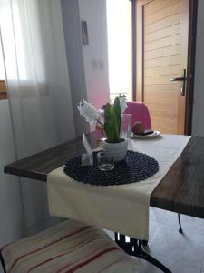 Zdjęcie z galerii obiektu Apartmani Nila w mieście Sveta Nedelja